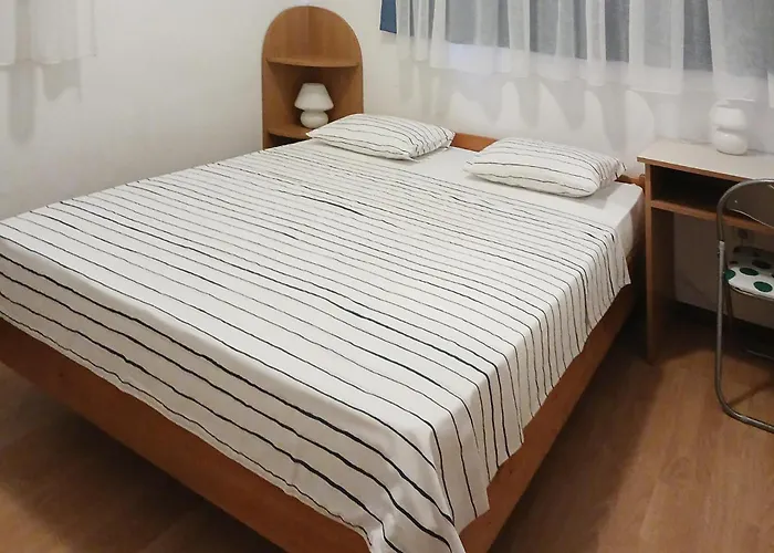 2 Bedroom Beautiful In Apartmán Zadar