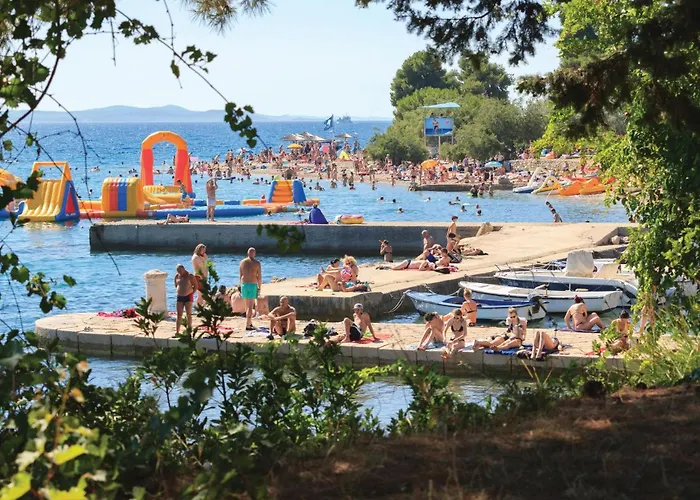 2 Bedroom Beautiful In Апартаменты Задар